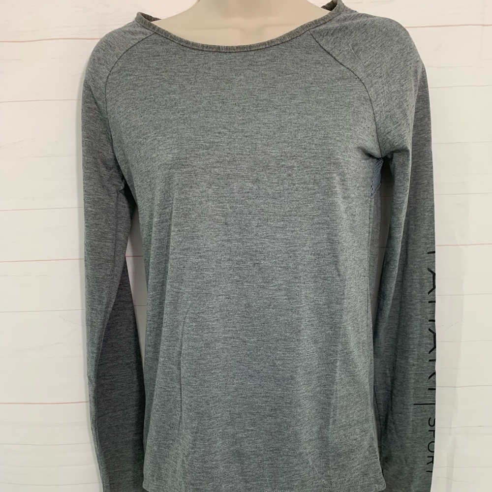 Tahari Sport Size M Activewear Long Sleeve Shirt